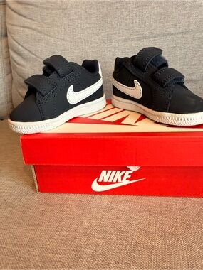 Nike Royal court baby sneakers. Black & White. BNIB. Size 2C.